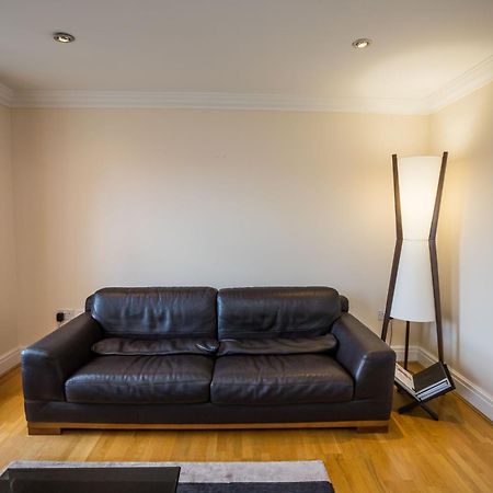 Hotel Spacious, 3 Bed House For 6 In Central Chester Esterno foto
