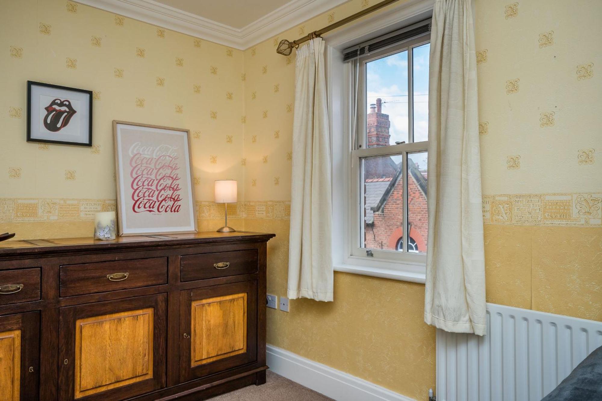 Hotel Spacious, 3 Bed House For 6 In Central Chester Esterno foto
