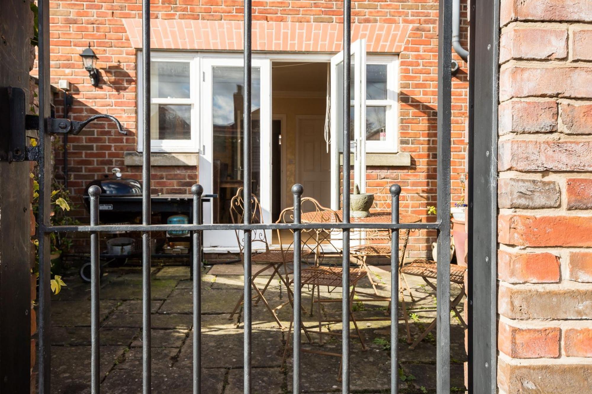 Hotel Spacious, 3 Bed House For 6 In Central Chester Esterno foto