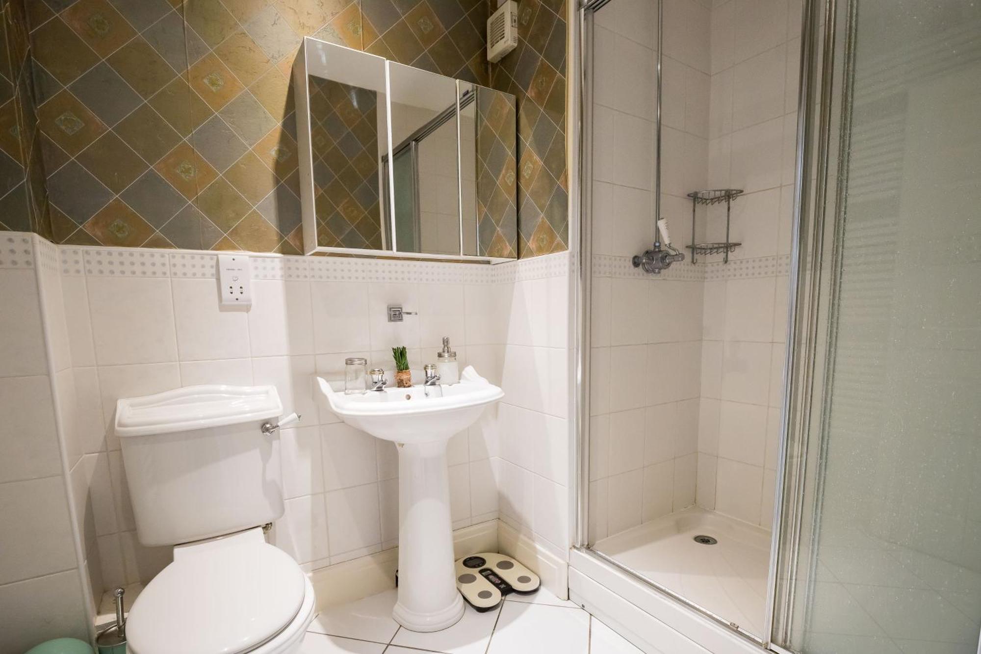 Hotel Spacious, 3 Bed House For 6 In Central Chester Esterno foto
